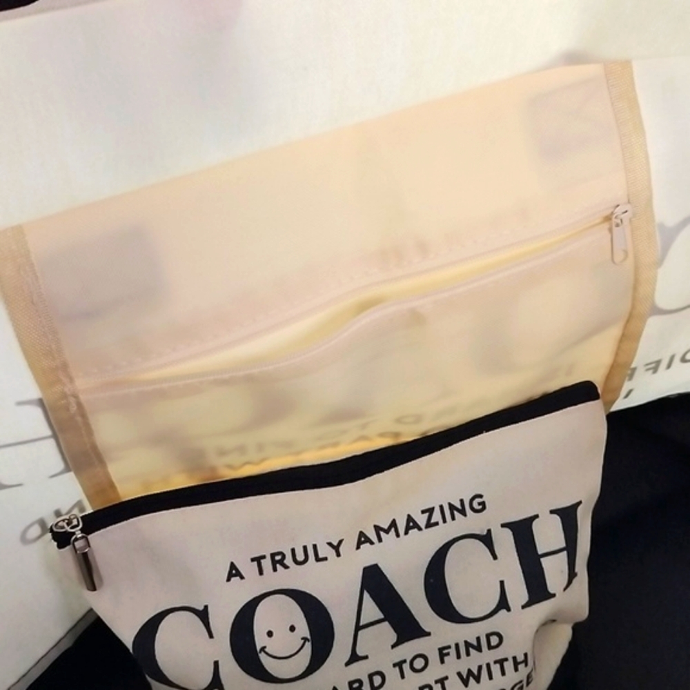 C😊ach Black and Cream Tote Bag Set - Picture 6 of 12